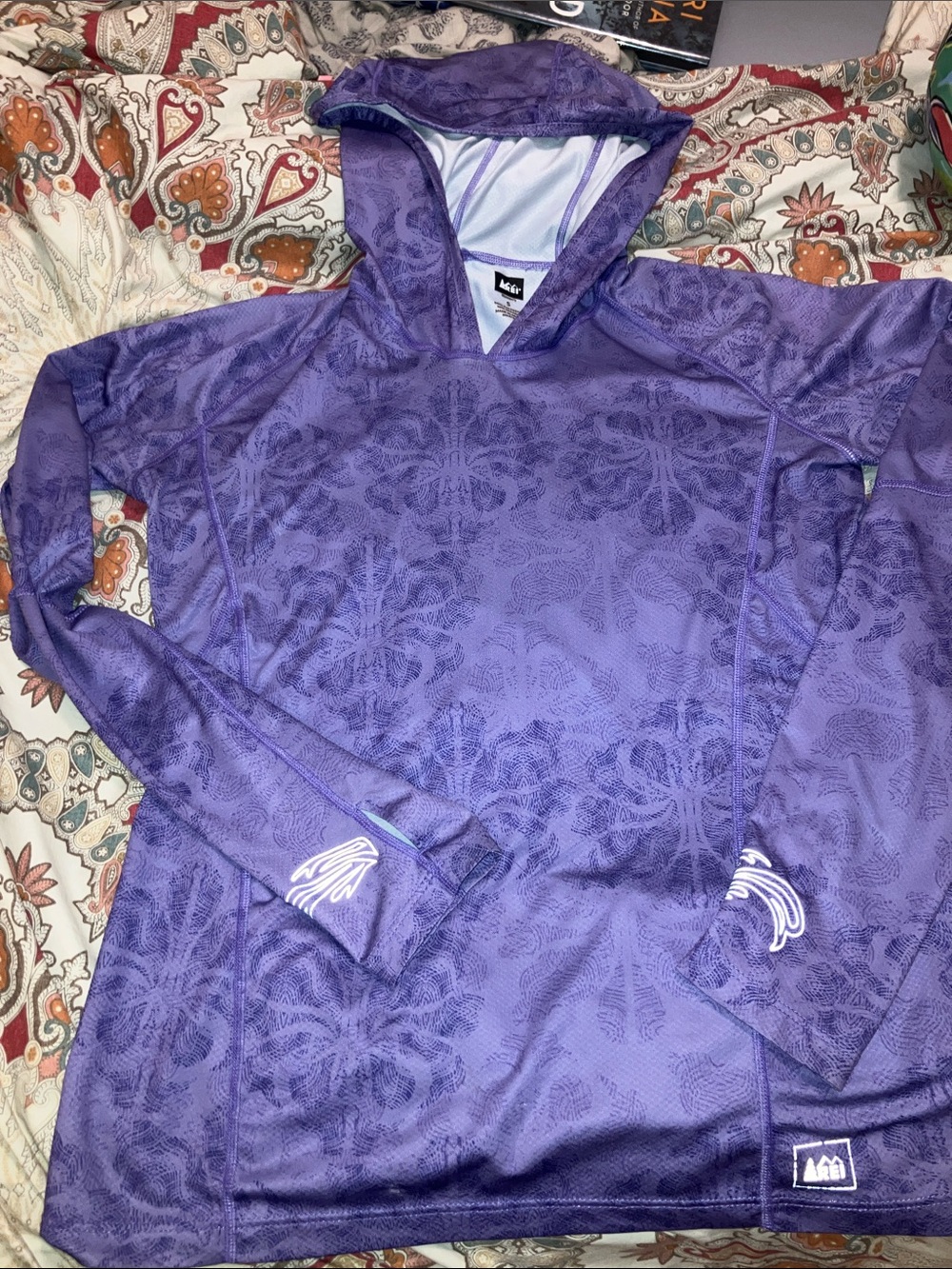 REI Woman’s lightweight hoodie w/ thumb holes Small